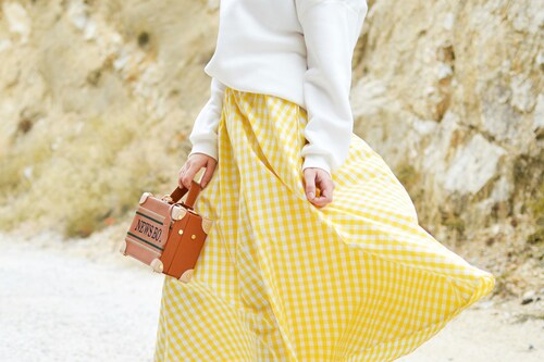 yellow dress